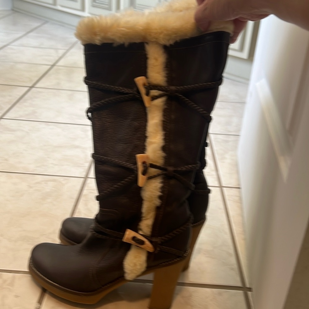 BCBG Girls brown heeled boots sz 7.5